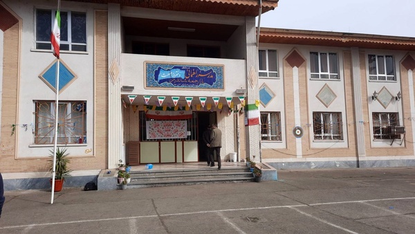 بدحالی ۳۹ دانش آموز در مدرسه دخترانه عصمت شاندرمن بدحالی ۳۹ دانش آموز در مدرسه دخترانه عصمت شاندرمن