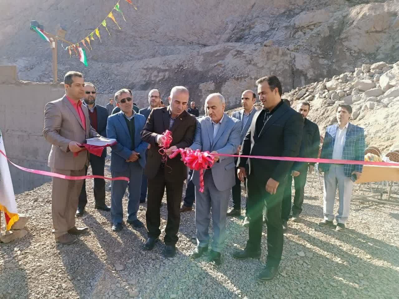 بازگشایی معدن سنگرود پس از ۸ سال تعطیلی / افتتاح واحد دانه‌بندی شن و ماسه رستم آباد