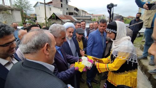 استاندار گیلان 400 سند روستایی را در املش اهداء کرد