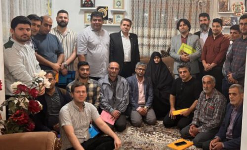 خبرنگاران فومن و شفت با مادر شهیدان امام پناهی دیدار کردند