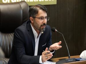 ایفای نقش محوری در اجرای سیاست های کلی توسعه دریا محور در اولویت برنامه ها قرار گیرد
