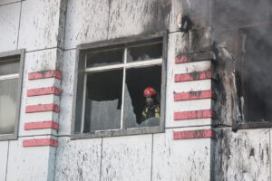 بخاری برقی یک واحد آپارتمان در یخسازی رشت را به آتش کشید