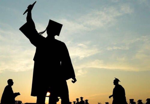 آینده با حمایت عملی از دانشجویان امروز ساخته می شود