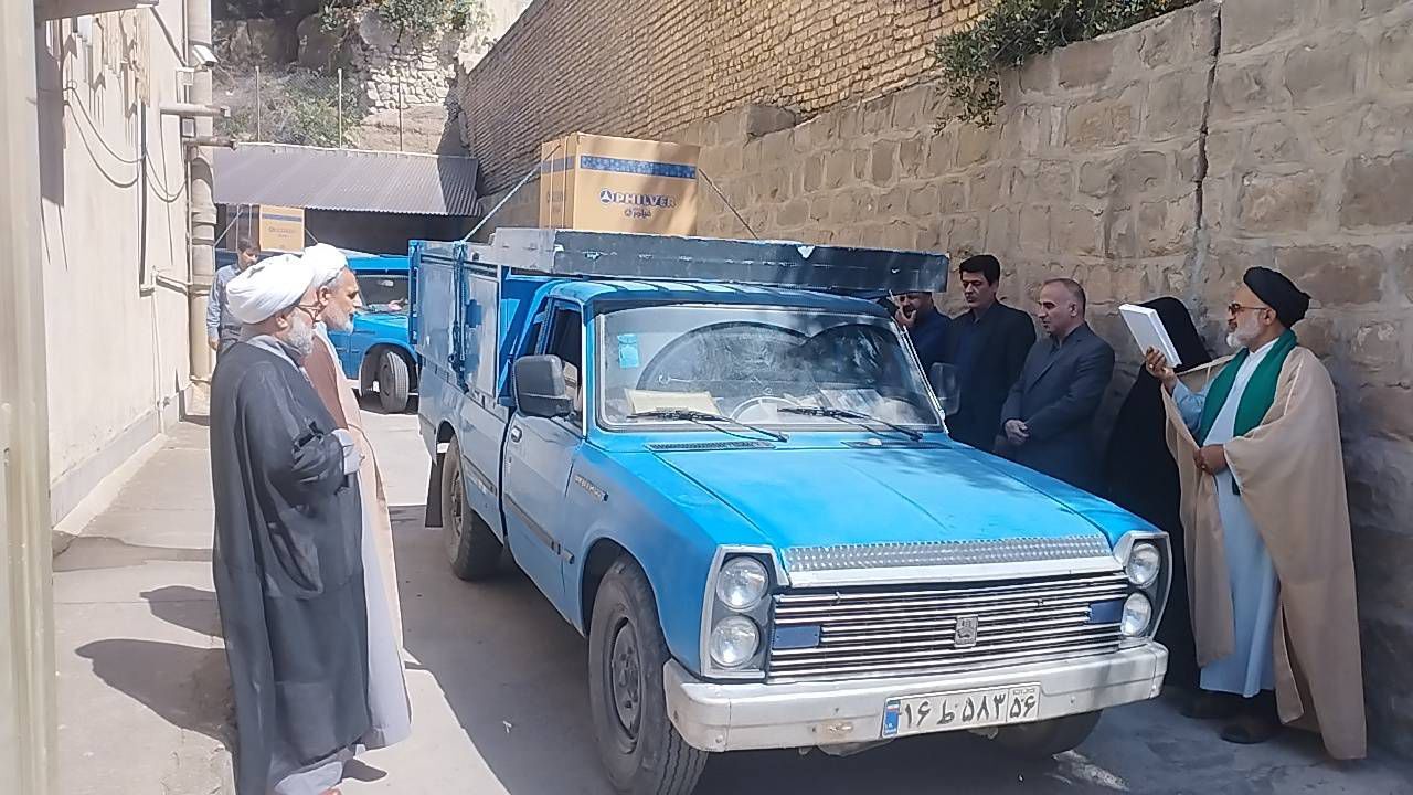 اهدای جهیزیه به نوعروسان مددجوی کمیته امداد در رودبار اهدای جهیزیه به نوعروسان مددجوی کمیته امداد در رودبار