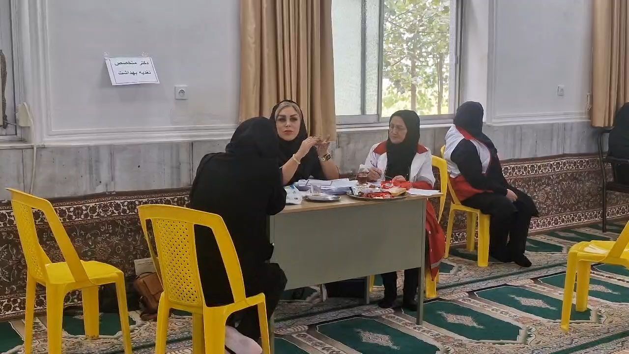معاینه و درمان رایگان اهالی منطقه بالا رودپشت لاهیجان معاینه و درمان رایگان اهالی منطقه بالا رودپشت لاهیجان