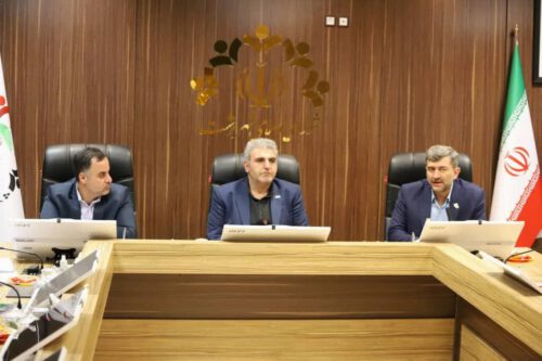 وجود تیرهای برق مزاحم، مشکلات و خسارت‌های جانی و مالی در پی دارد