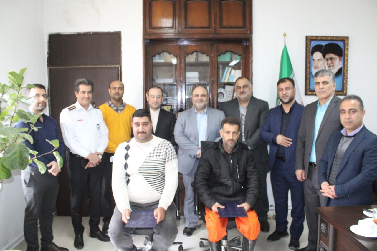 بازگرداندن کیف حاوی طلا و پول به صاحبش از سوی ۲ پاکبان رضوانشهر بازگرداندن کیف حاوی طلا و پول به صاحبش از سوی ۲ پاکبان رضوانشهر