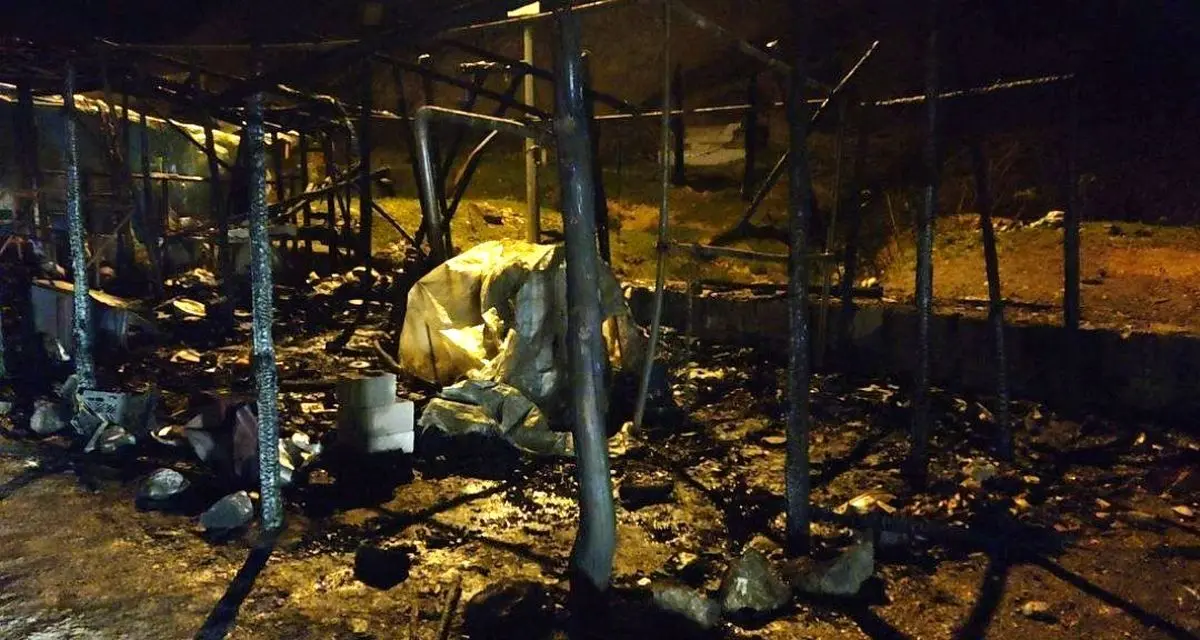 ۱۳ دکه در آتش سوزی لاریخانی دیلمان دچار حریق شد ۱۳ دکه در آتش سوزی لاریخانی دیلمان دچار حریق شد