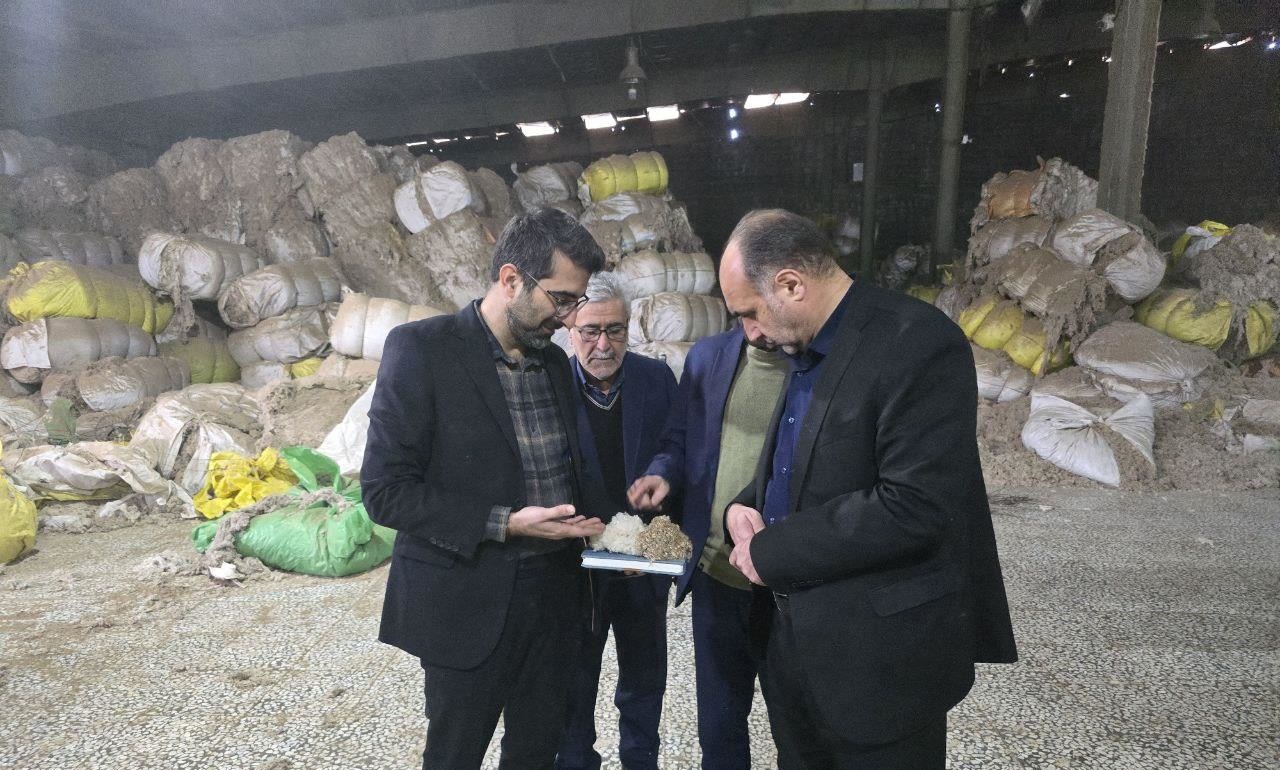 تعطیلی کارخانجات و بیکار شدن کارگران تبعات اجتماعی و سیاسی و امنیتی دارد تعطیلی کارخانجات و بیکار شدن کارگران تبعات اجتماعی و سیاسی و امنیتی دارد