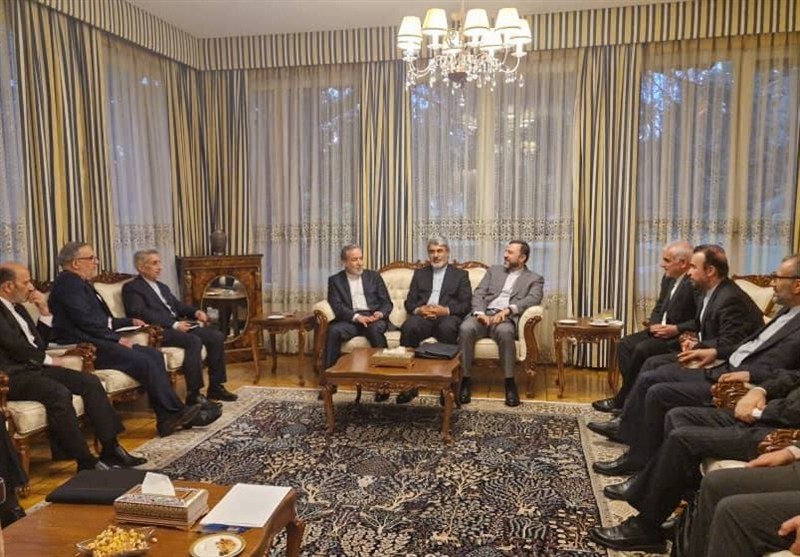 در نشست عراقچی با سفرای ایران در کشورهای اروپای غربی چه گذشت؟ در نشست عراقچی با سفرای ایران در کشورهای اروپای غربی چه گذشت؟