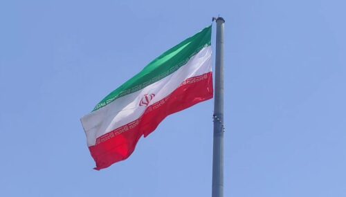 پرچم ایران افراشته‌تر از همیشه بر بلندای پرافتخار میهن