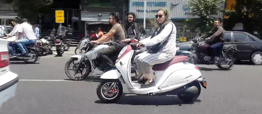 صدور گواهینامه موتورسیکلت برای بانوارن منعی ندارد صدور گواهینامه موتورسیکلت برای بانوارن منعی ندارد