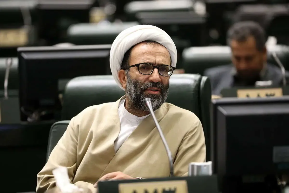 تصمیمات مربوط به اتصال اینترنت فقط با امضای رئیس‌جمهور انجام می‌شود؛ تشکیل ستادها نمایشی است