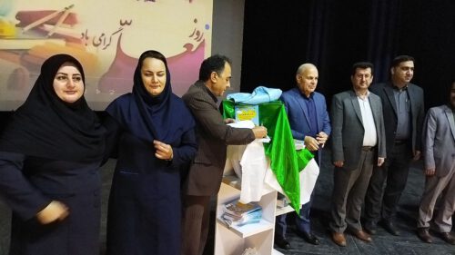 رونمایی از کتاب املای خلاق نوشته آموزگار صومعه سرائی