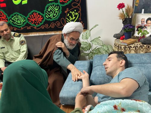 عیادت نماینده ولی‌فقیه در گیلان و فرمانده انتظامی استان از مامور پلیس وظیفه شناس