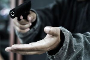پسر نماینده مجلس با اسلحه پدرش به مدرسه رفت؟