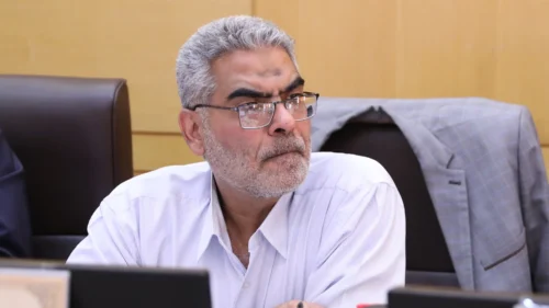  عضو کمیسیون اقتصادی مجلس: هنوز جنگ اقتصادی را باور نکرده‌ایم/ اگر می‌خواهیم پیروز شویم، باید از تحلیل‌های غلط دست برداریم