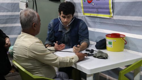 طنین «غدیر» با برپایی ایستگاه سلامت، در پیاده‌راه فرهنگی رشت