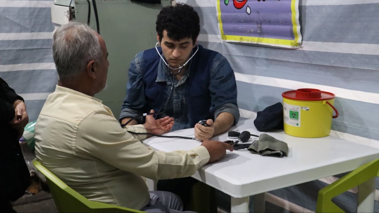 طنین «غدیر» با برپایی ایستگاه سلامت، در پیاده‌راه فرهنگی رشت