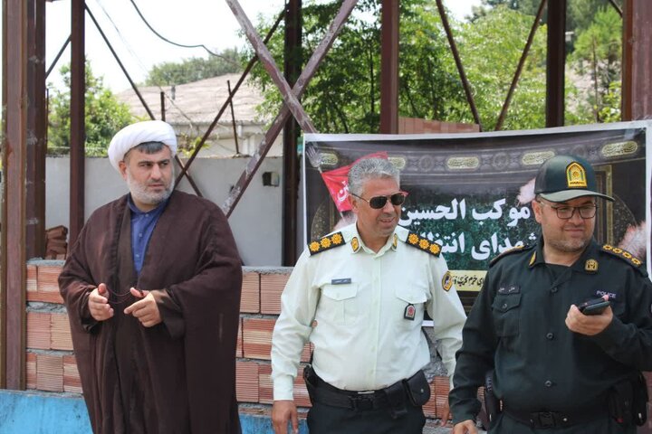 استقبال موکب شهدای انتظامی آستارا از عزاداران قائد امت در ورودی گیلان