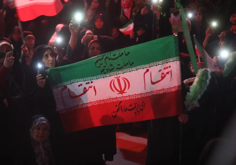 قسم به نام شهیدان به نام نامی ایران/ نوای مردم رشت در قرار صد و هفتاد و هشتم+فیلم