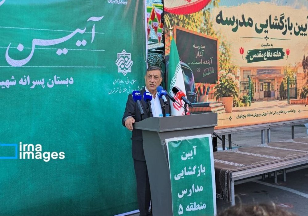 معاون پزشکیان: یک مقداری باید دولت سختی‌ها را بیشتر تحمل کند و هم یک مقداری مردم/ ایران فقیر و ویران، آزاد نیست. ایرانی آزاد است که قدرتمند باشد