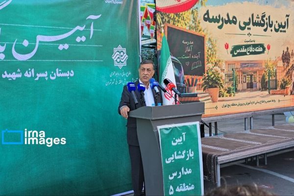 معاون پزشکیان: یک مقداری باید دولت سختی‌ها را بیشتر تحمل کند و هم یک مقداری مردم/ ایران فقیر و ویران، آزاد نیست. ایرانی آزاد است که قدرتمند باشد