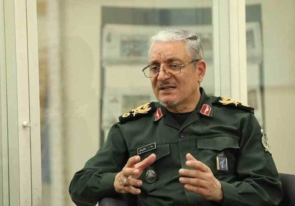 طلایی‌نیک: هدف اصلی دشمن در هر سه جنگ تحمیلی سرنگونی نظام بود/ دشمن بر شکاف میان مردم و حاکمیت حساب باز کرده بود