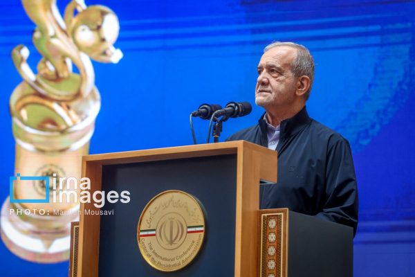 پزشکیان: پذیرفتنی نیست که تصور کنیم در عرصه خودروسازی از دیگر کشورها عقب مانده‌ایم و برای جبران فاصله موجود اقدامی نکنیم