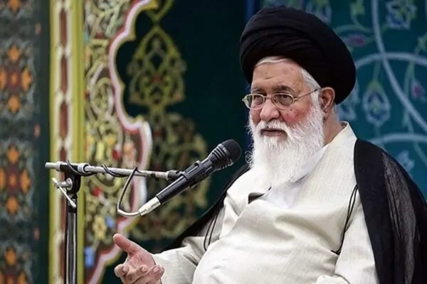 علم‌الهدی: دشمن با برگزاری برنامه‌های مبتذل در شهرها، به دنبال ایجاد رقیب برای تجمعات است