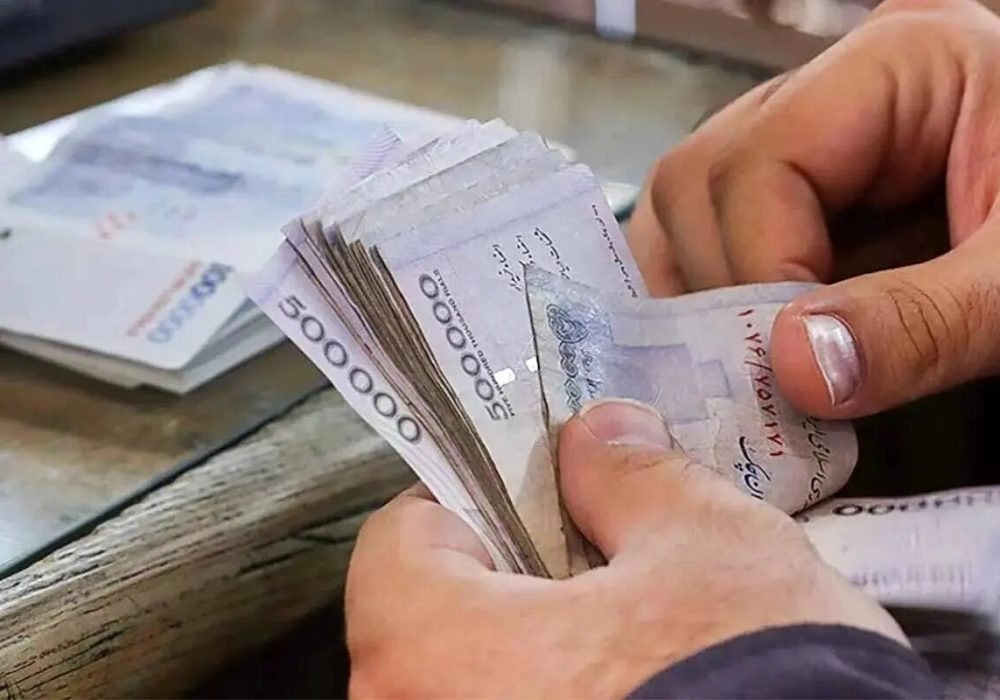 اعتراض کارگران به وعده ترمیم مزد/ با این حقوق نمی‌شه یک هفته سر کرد/ فقط حرف و وعده و شعار می‌دهید
