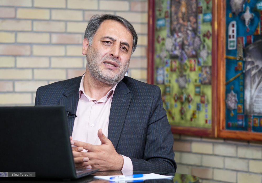 تحلیلگر اقتصاد انرژی: از سال ۸۶ وارد «بازی اعداد» شدیم/ یک‌سوم ایرانی‌ها زیر خط فقر هستند