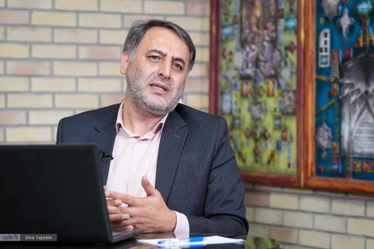 تحلیلگر اقتصاد انرژی: از سال ۸۶ وارد «بازی اعداد» شدیم/ یک‌سوم ایرانی‌ها زیر خط فقر هستند