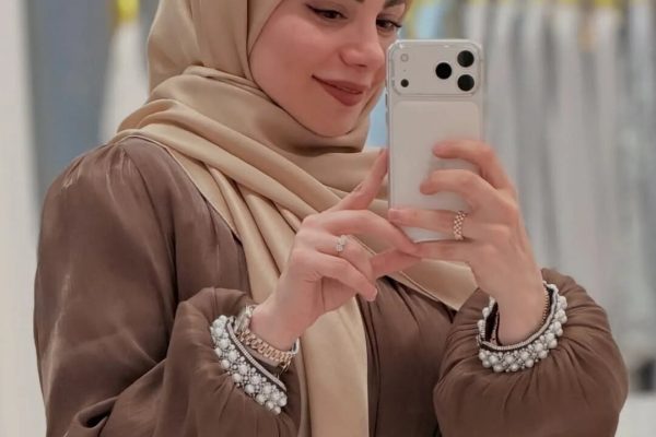 سلفی مجری زن تلویزیون با استایلی متفاوت | تصاویر