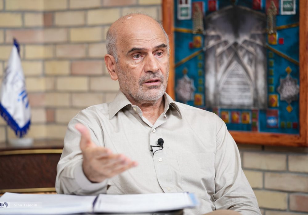 فرشاد مومنی: سهم مصرف نهایی خانوارها از اقتصاد کشور کاهش یافته است